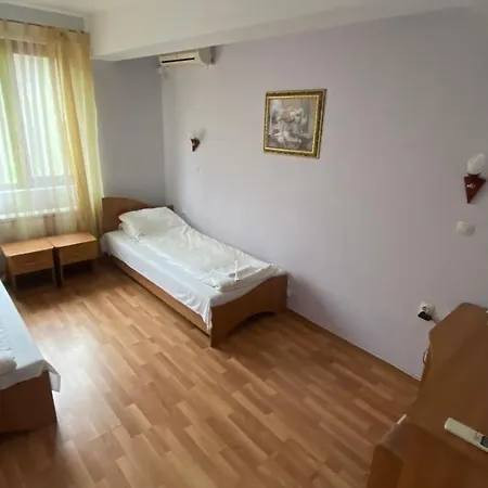 галина палас Hotell Srem
