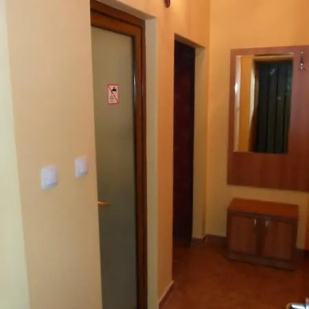 галина палас Hotell Srem